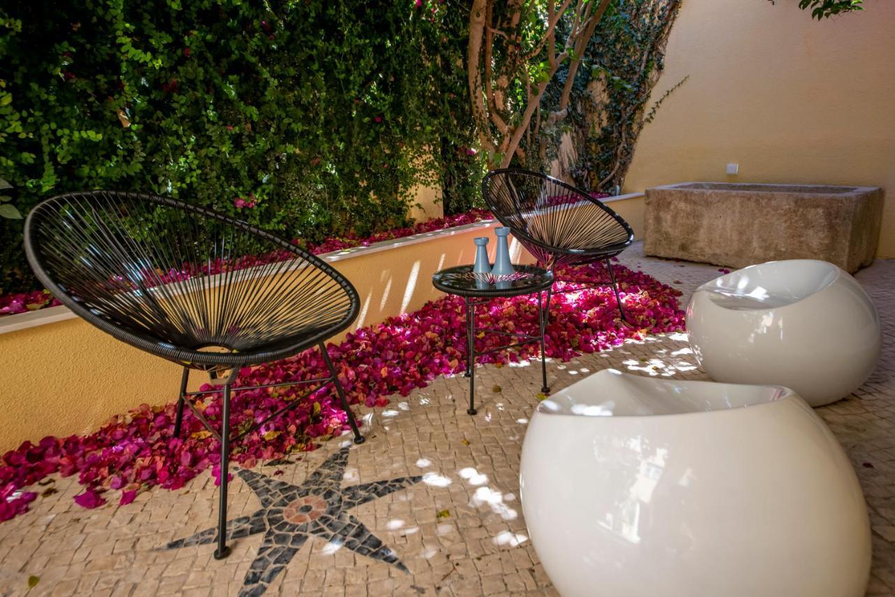 Serene Hideaway In Chiado Lisbon Bagian luar foto